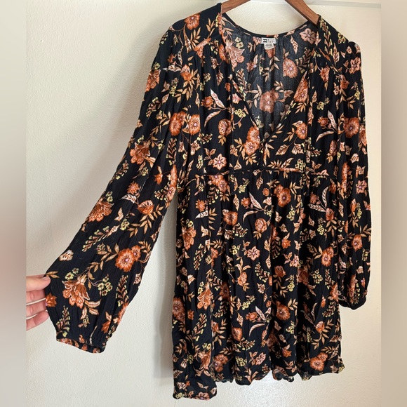 Billabong L Black Floral Long Sleeve Crinkle Hearts Desire Mini Dress - Picture 6 of 11